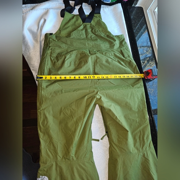 The North Face Women's Freedom Insulated Bib Pants in Forest Olive Sz XL - Picture 6 of 16